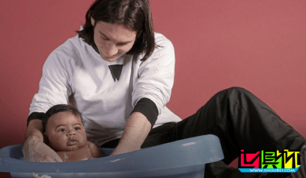 特別緣分?梅西 2007年曾給不到半歲的 亞馬爾 洗過澡-第1張圖片-世俱杯 特別緣分?梅西 2007年曾給不到半歲的 亞馬爾 洗過澡-第1張圖片-世俱杯