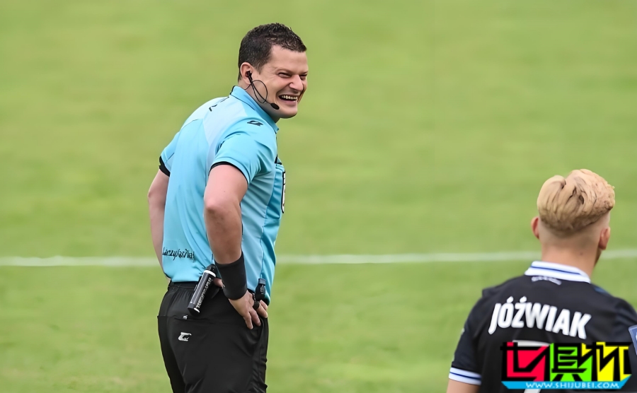 波蘭裁判執(zhí)法 歐冠 比賽前喝醉酒偷路標(biāo)被抓-第2張圖片-世俱杯 波蘭裁判執(zhí)法 歐冠 比賽前喝醉酒偷路標(biāo)被抓-第2張圖片-世俱杯