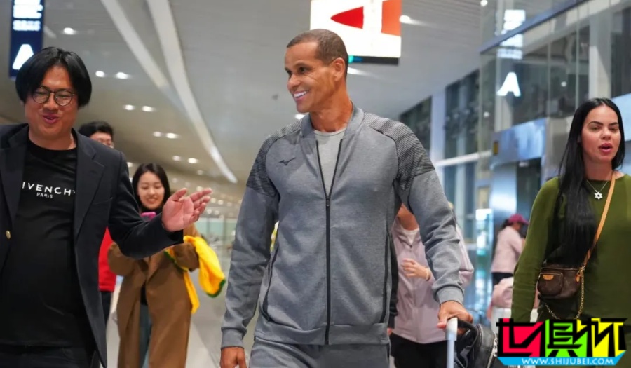 前世界足球先生 里瓦爾多 飛抵青島，觀戰(zhàn)小里瓦爾多征戰(zhàn)中甲！-第1張圖片-世俱杯