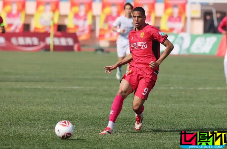 前世界足球先生 里瓦爾多 飛抵青島，觀戰(zhàn)小里瓦爾多征戰(zhàn)中甲！-第2張圖片-世俱杯