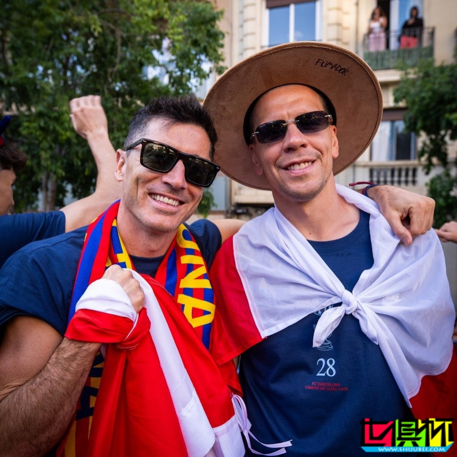 什琴斯尼 分享 巴薩 游行精彩瞬間：巴塞羅那，你簡直不可思議！-第1張圖片-世俱杯