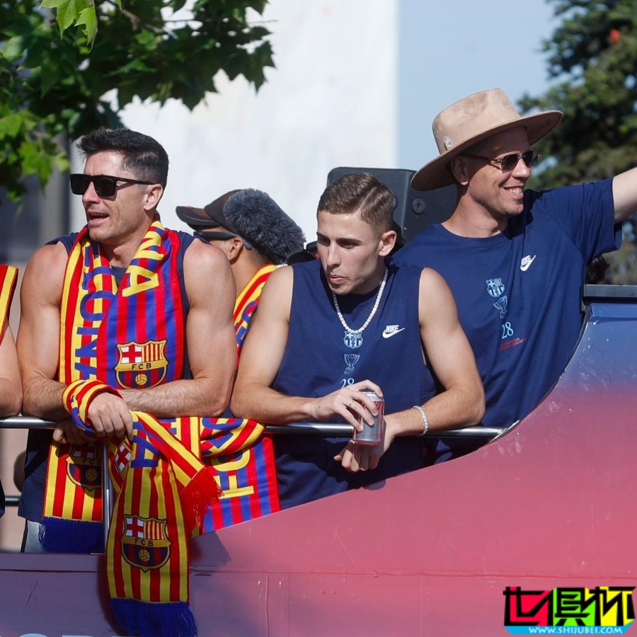 什琴斯尼 分享 巴薩 游行精彩瞬間：巴塞羅那，你簡直不可思議！-第5張圖片-世俱杯
