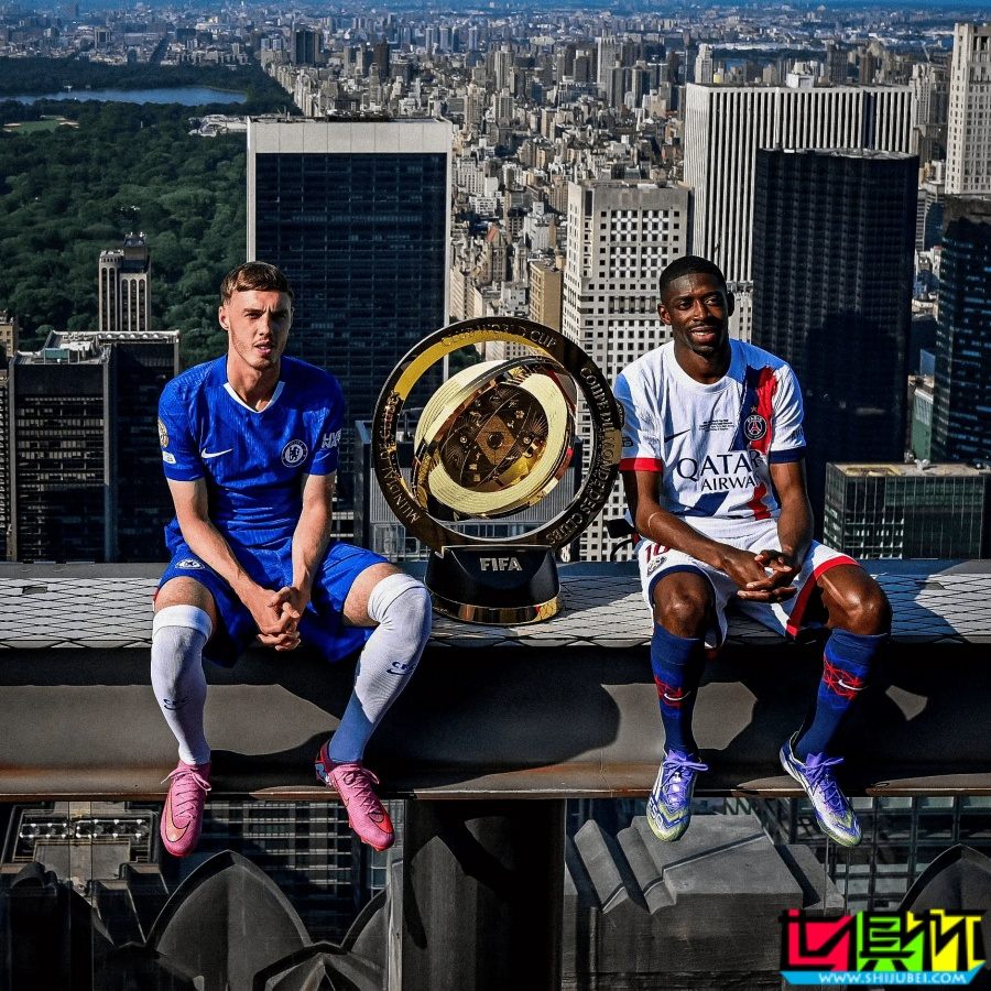 帕爾默 登貝萊 樓頂與 世俱杯 合影,預熱決賽-第1張圖片-世俱杯 帕爾默 登貝萊 樓頂與 世俱杯 合影,預熱決賽-第1張圖片-世俱杯