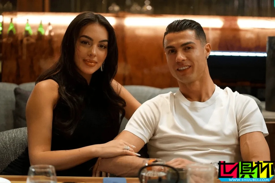 C羅 求婚成功!喬治娜 曬無名指鉆戒-第1張圖片-世俱杯 C羅 求婚成功!喬治娜 曬無名指鉆戒-第1張圖片-世俱杯