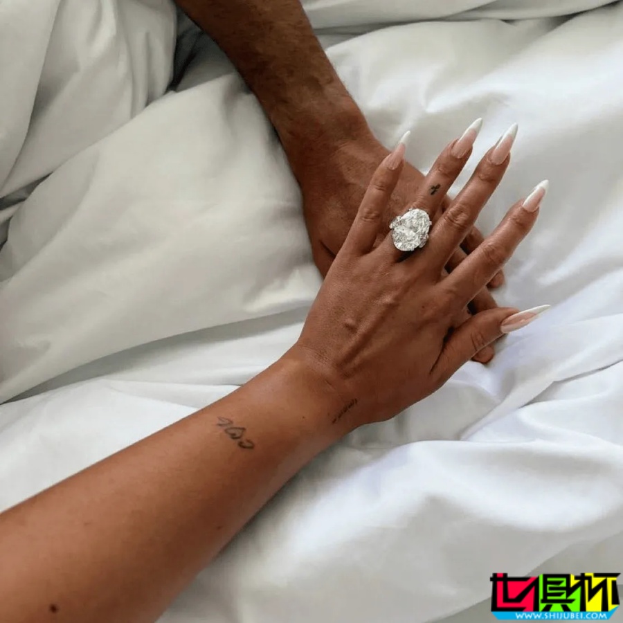 C羅 求婚成功!喬治娜 曬無名指鉆戒-第2張圖片-世俱杯 C羅 求婚成功!喬治娜 曬無名指鉆戒-第2張圖片-世俱杯