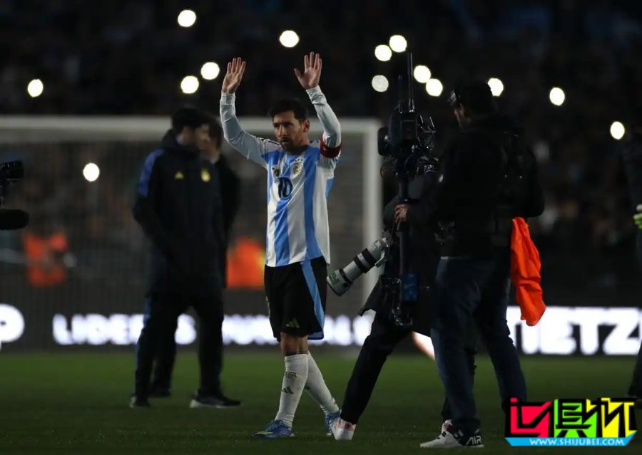 梅西 世預(yù)賽 主場謝幕:在留白中遠(yuǎn)去,把未來交給時(shí)間-第3張圖片-世俱杯 梅西 世預(yù)賽 主場謝幕:在留白中遠(yuǎn)去,把未來交給時(shí)間-第3張圖片-世俱杯