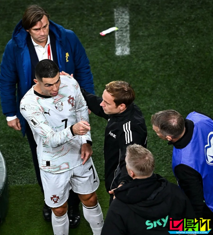 C羅 國家隊生涯首紅,無緣葡萄牙出線決定戰-第3張圖片-世俱杯 C羅 國家隊生涯首紅,無緣葡萄牙出線決定戰-第3張圖片-世俱杯